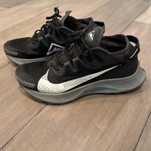 Nike Pegasus Trail 2 women’s 9.5 black runners
